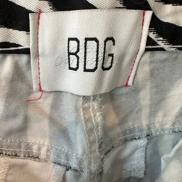 BDG High-Rise Zebra Print Wide-Leg Pants - Black & White - Picture 5 of 6